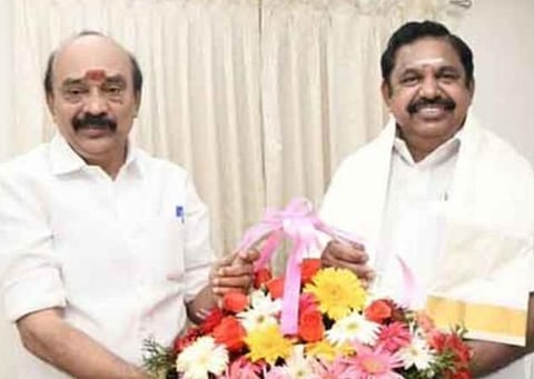 அமமுக பொருளாளர் மனோகரன் அதிமுகவில் இணைந்தார்