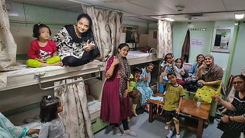 உள்நாட்டு போரால் பாதிக்கப்பட்ட சூடானில் இருந்து 278 பேருடன் முதல் கப்பல் இந்தியா புறப்பட்டது