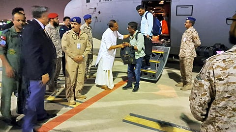 சூடான் நாட்டில் சிக்கியுள்ள தமிழர்களை மீட்க டெல்லி, சென்னையில் கட்டுப்பாட்டு அறை - தமிழக அரசு ஏற்பாடு