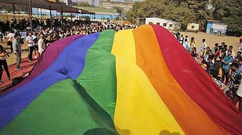 தன்பாலின திருமண விவகாரத்தை நாடாளுமன்ற முடிவுக்கு விடுவது குறித்து பரிசீலிக்க வேண்டும் - மத்திய அரசு வலியுறுத்தல்