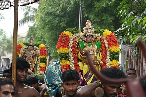 சித்திரைப் பெருவிழா 2-ம் நாள்: கும்பகோணம் சாரங்கபாணி, சக்கரபாணி சுவாமிகள் தரிசனம்