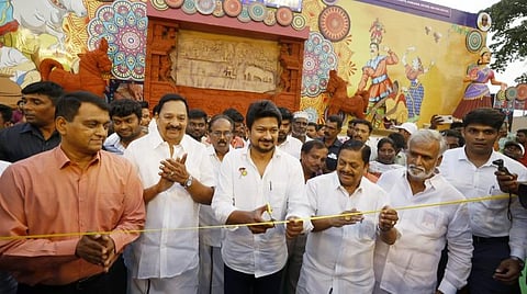 தீவுத்திடலில் கைவினை பொருட்கள் கண்காட்சி, உணவுத் திருவிழா: அமைச்சர் உதயநிதி ஸ்டாலின் தொடங்கி வைத்தார்