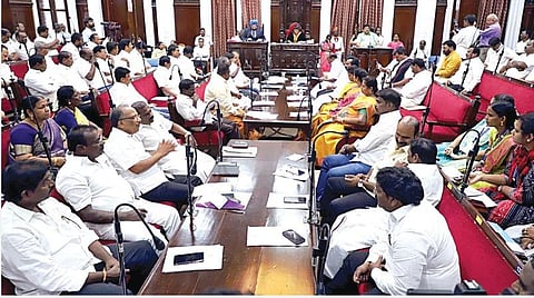 ஆணையர் ரூ.3 கோடி வரை செலவிட சட்ட திருத்தம்: சென்னை மாநகராட்சி மன்ற கூட்டத்தில் காங்கிரஸ் கவுன்சிலர்கள் எதிர்ப்பு