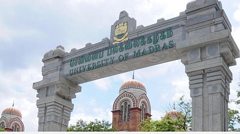 சென்னை பல்கலைக்கழகத்தில் தற்காலிக ஊழியர்கள் உள்ளிருப்பு போராட்டம்: ஒப்பந்த நிறுவனம் முன்பணம் கேட்பதாக புகார்
