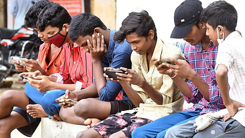 முதல் முறையாக தீவிர இணைய பயனர்களாக மாறிய 75 கோடி இந்தியர்கள் - ஆய்வில் தகவல்