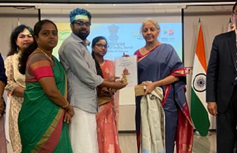 சென்னை - சியோல் இடையே நேரடி விமான சேவை: நிதியமைச்சர்  நிர்மலா சீதாராமனிடம் கொரிய தமிழ்ச் சங்க நிர்வாகிகள் மனு