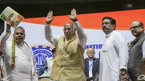 மல்லிகார்ஜுன கார்கேவை கொல்ல திட்டமிட்டதாக பாஜக வேட்பாளர் மீது காங்கிரஸ் குற்றச்சாட்டு