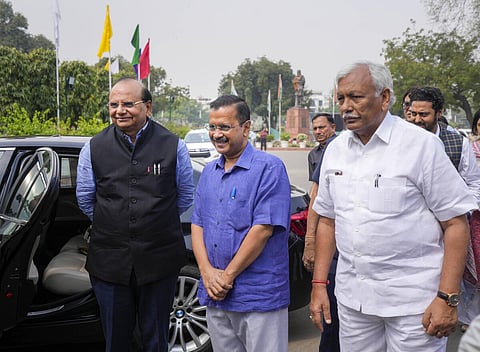 டெல்லி ஆளுநர் விகே சக்சேனா, முதல்வர் அரவிந்த் கேஜ்ரிவால் | கோப்புப்படம்