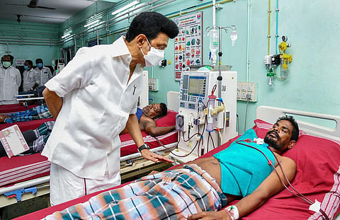 தமிழகத்தை உலுக்கிய கள்ளச் சாராய மரணங்களும், 5 கேள்விகளும்!