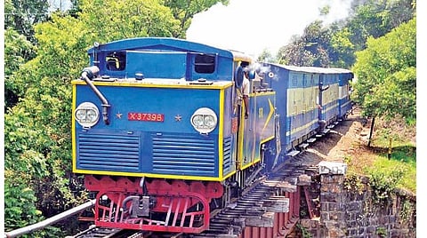 உதகை சுற்றுலா | அடர்ந்த காடுகள் வழியே செல்லும் பாரம்பரிய நீலகிரி மலை ரயில்