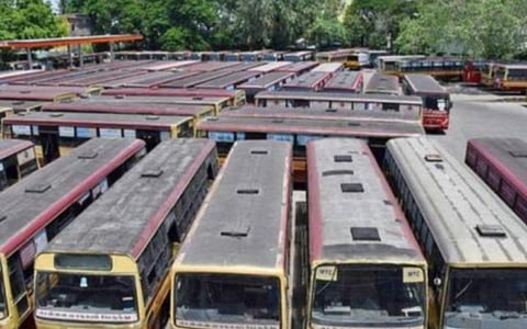 மாநகர போக்குவரத்துக் கழகத்தின் 3 பணிமனைகளில் தினமும் 15 நடத்துநர்களுக்கு பணி இல்லை: தொழிலாளர் துறை ஆய்வில் தகவல்