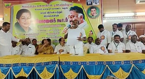 சேலம் கூட்டத்தில் முன்னாள் அமைச்சர் வைத்திலிங்கம்