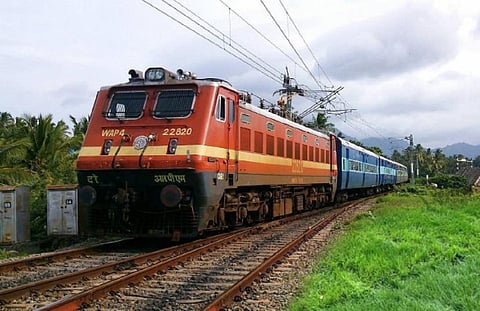 கோடைகாலத்தில் பயணிகள் வசதிக்காக 244 சேவைகளுடன் 50 சிறப்பு ரயில்கள் இயக்கம்