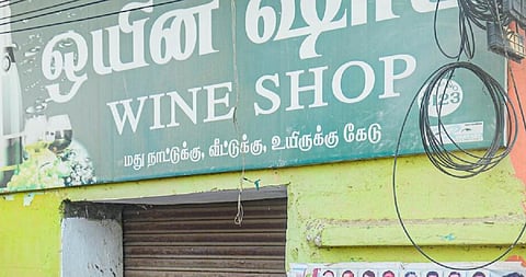 தமிழகத்தில் சந்துக்கடைகள் மூலம் 24 மணி நேரமும் சட்டவிரோதமாக மது விற்பனை: விசாரணைக்கு அன்புமணி வலியுறுத்தல்