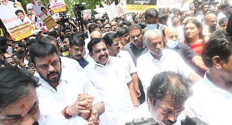 இபிஎஸ் தலைமையில் பேரணி