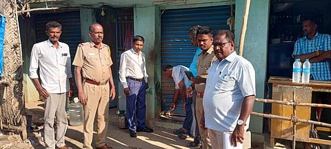 சாலைக்கிராமத்தில் சட்ட விரோதமாக செயல்பட்ட மதுக்கூடத்தை சீல் வைத்த டாஸ்மாக் அதிகாரிகள்.