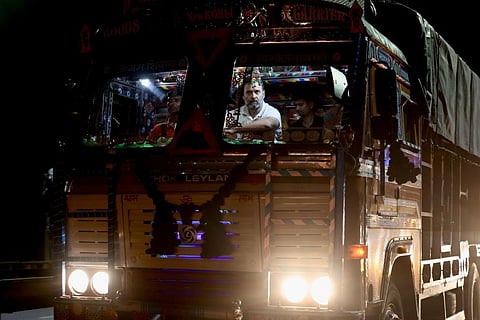 டெல்லியில் இருந்து சண்டிகர் வரை லாரியில் பயணம் செய்த ராகுல் காந்தி