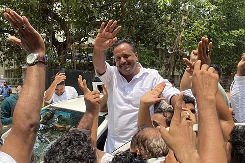 கர்நாடக சட்டப்பேரவை சபாநாயகர் பதவிக்கு காங்கிரஸ் சார்பில் யு.டி.காதர் வேட்புமனு தாக்கல்