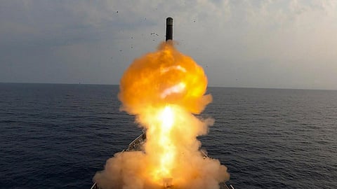 மர்மகோவா போர்க் கப்பலில் ஏவுகணை சோதனை