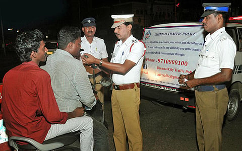 காவல் துறையினர் சோதனை