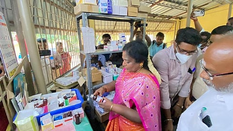 அரியாங்குப்பம் ஆரம்ப சுகாதார நிலையத்தில் ஆளுநர் தமிழிசை சவுந்தரராஜன் இன்று ஆய்வு மேற்கொண்டார்.