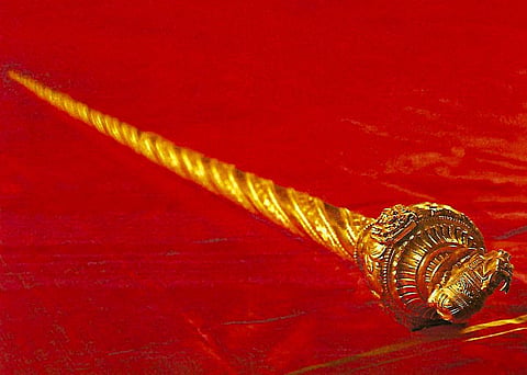 சுதந்திரத்தின்போது நேருவுக்கு வழங்கியது | புதிய நாடாளுமன்ற கட்டிடத்தில் சோழர்கால மாதிரி செங்கோல்: அமித் ஷா தகவல்