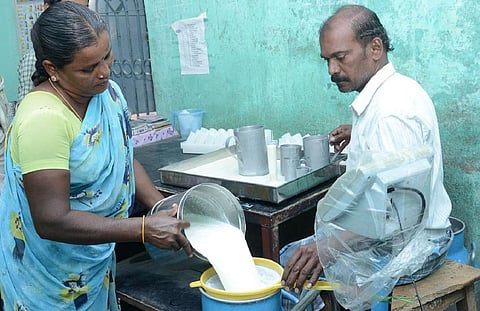 அமுல் நிறுவனத்திடம் ஆவின் வீழ்ந்துவிடக் கூடாது; போட்டியை சமாளிக்க கொள்முதல் விலையை உயர்த்த வேண்டும்: அன்புமணி