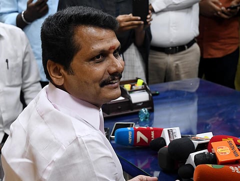 டாஸ்மாக் கடைகளில் கூடுதல் விலைக்கு மது விற்பனை செய்தால் அபராதத்துடன் நடவடிக்கை: அமைச்சர் செந்தில் பாலாஜி