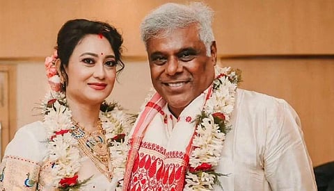 மனைவி ரூபாலியுடன் ஆஷிஷ் வித்யார்த்தி