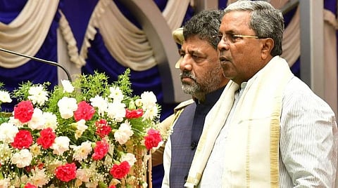 இல்லத்தரசிகளுக்கு மாதந்தோறும் ரூ.2,000 உட்பட இலவச வாக்குறுதிகளை நிறைவேற்ற முடியாமல் திணறும் சித்தராமையா