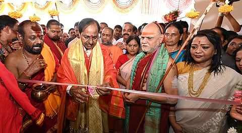 பிராமண மாணவர்களின் உயர் கல்வி கட்டணத்தை இனி அரசே ஏற்கும் - தெலங்கானா முதல்வர் அறிவிப்பு