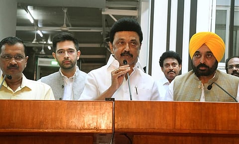 சென்னையில் செய்தியாளர்களைச் சந்தித்த முதல்வர் மு.க.ஸ்டாலின் உடன் டெல்லி முதல்வர் அரவிந்த் கேஜ்ரிவால்