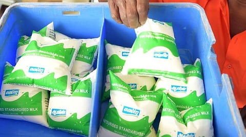 சென்னையில் பல்வேறு இடங்களில் 3-வது நாளாக ஆவின் பால் விநியோகம் பாதிப்பு: தாமதம் ஏற்பட்டதால் பொதுமக்கள் தவிப்பு