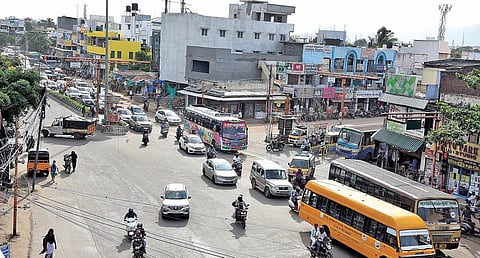 கோவை - திருச்சி சாலை சிங்காநல்லூர் சிக்னல் சந்திப்புப் பகுதி. (கோப்புப் படம்)