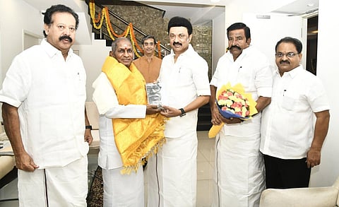 இளையராஜா, முதல்வர் ஸ்டாலின் மற்றும் அமைச்சர்கள் பொன்முடி, நேரு.