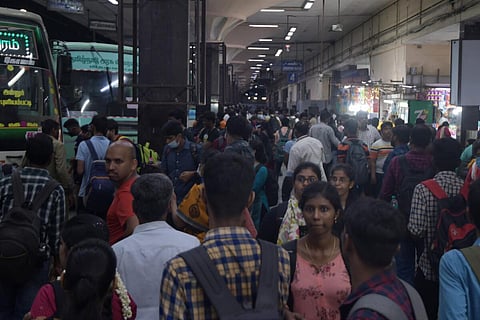 ஜூன் 7-ல் பள்ளிகள் திறப்பு: தமிழகத்தில் 2,200 சிறப்புப் பேருந்துகள் இயக்கம்