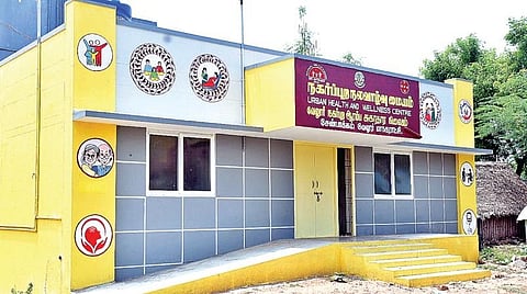 வேலூர் மாநகராட்சிக்கு உட்பட்ட சேண்பாக்கம் பகுதியில் கட்டப்பட்டு பல மாதங்கள் ஆகியும் திறக்கப்படாமல் உள்ள நகர்ப்புற நலவாழ்வு மைய கட்டிடம். படம்: வி.எம்.மணிநாதன்.