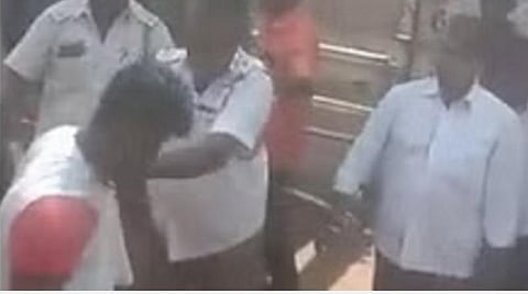 சென்னை | பேருந்து பயணி தாக்கப்பட்ட விவகாரம்: மனித உரிமைகள் ஆணையம் தாமாக முன்வந்து நோட்டீஸ்