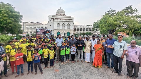 மதுரை | ஒடிசா ரயில் விபத்தில் உயிரிழந்தோருக்கு மெழுகுவர்த்தி ஏந்தி அஞ்சலி