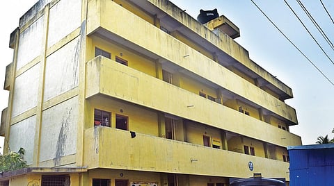 புதுச்சேரி கண்டாக்டர் தோட்டம் பகுதியில் கட்டப்பட்ட குடியிருப்பு.  படங்கள்: எம்.சாம்ராஜ்