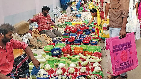 வசூலாகாத சந்தை வருவாய்: திணறும் உடுமலை நகராட்சி