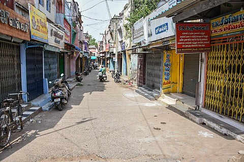 தஞ்சாவூர்: தங்க நகை தயாரிப்பாளர்கள், மெருகேற்றுவோர் கடைகளை அடைத்து வேலை நிறுத்தம்