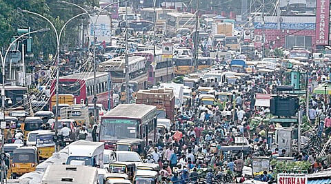 நீதிமன்ற உத்தரவை விளக்கும் தகவல் பலகை