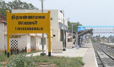 பவுர்ணமி கிரிவலத்துக்காக வேலூர், விழுப்புரத்தில் இருந்து திருவண்ணாமலைக்கு சிறப்பு ரயில்கள்