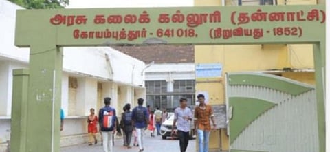 அறிவியல் படிப்புகளில் ஆர்வம் காட்டாத மாணவர்கள்: கோவை அரசு கலைக் கல்லூரியில் 50% இடங்கள்கூட நிரம்பவில்லை
