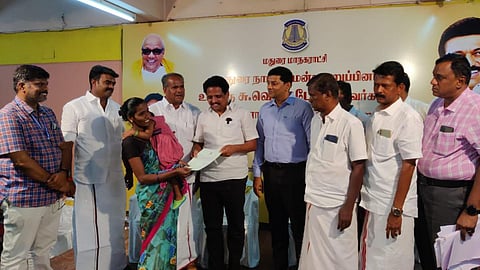 சான்றிதழ் வழங்கிய சு.வெங்கடேசன்