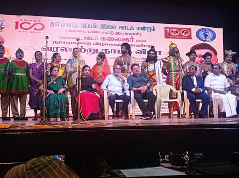 கலைமாமணி விருதாளர்களுக்கு இலவச பஸ் பாஸ் - மும்முடிச்சோழன் நாடக விழாவில் எஸ்.வி.சேகர் கோரிக்கை