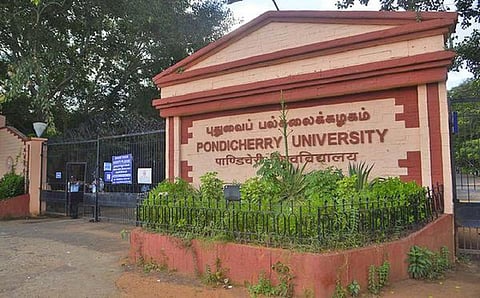 புதுவை பல்கலைக்கழகத்தில் பிஎச்டி படிப்புக்கு விண்ணப்பிக்கலாம்