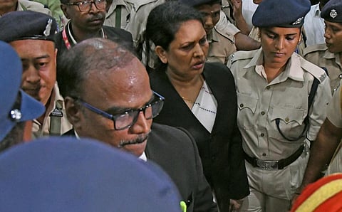 ஓமந்தூரார் மருத்துவமனையில் அமைச்சர் செந்தில்பாலாஜியிடம்  சென்னை மாவட்ட முதன்மை அமர்வு நீதிமன்ற நீதிபதி அல்லி விசாரணை நடத்தினார்.
