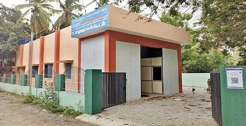 காட்பாடி பாரதி நகரில் ரூ.28 லட்சம் மதிப்பீட்டில் கட்டப்பட்டுள்ள சமுதாயக்கூடம்.படம்: வி.எம்.மணிநாதன்